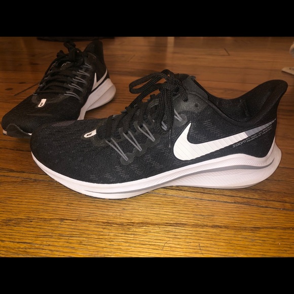 Black and White Nikes - Picture 3 of 4
